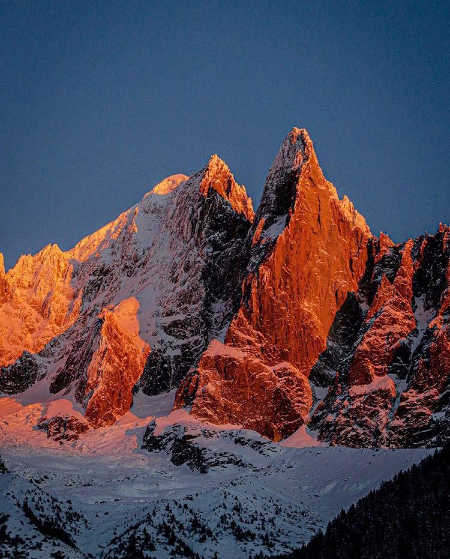 Alpenglow on the granite peaks